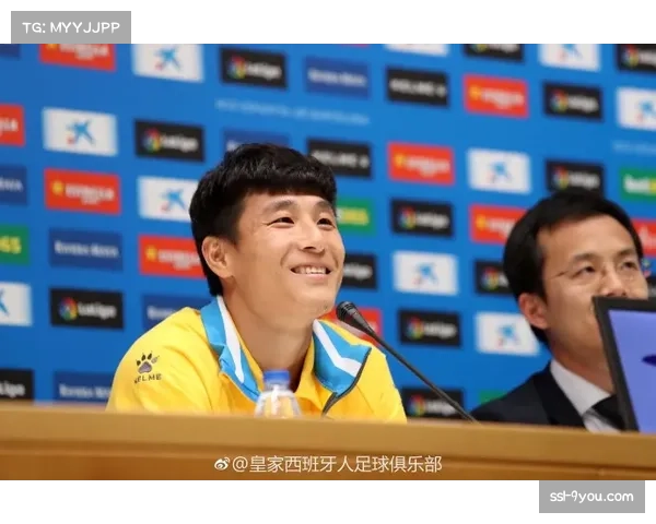 “专访天空体育西甲评论员：谈如何为不同平台（电视、播客、短视频）准备解说内容”